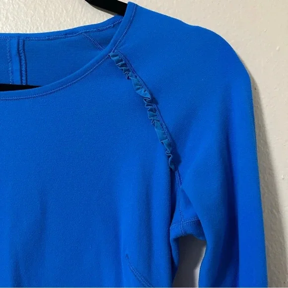Lululemon Runder Under Blue thick under shirt athletic measures a size 6 - Picture 2 of 8